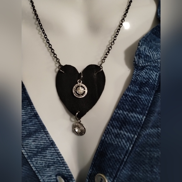 Leather Heart Necklace - Picture 4 of 4